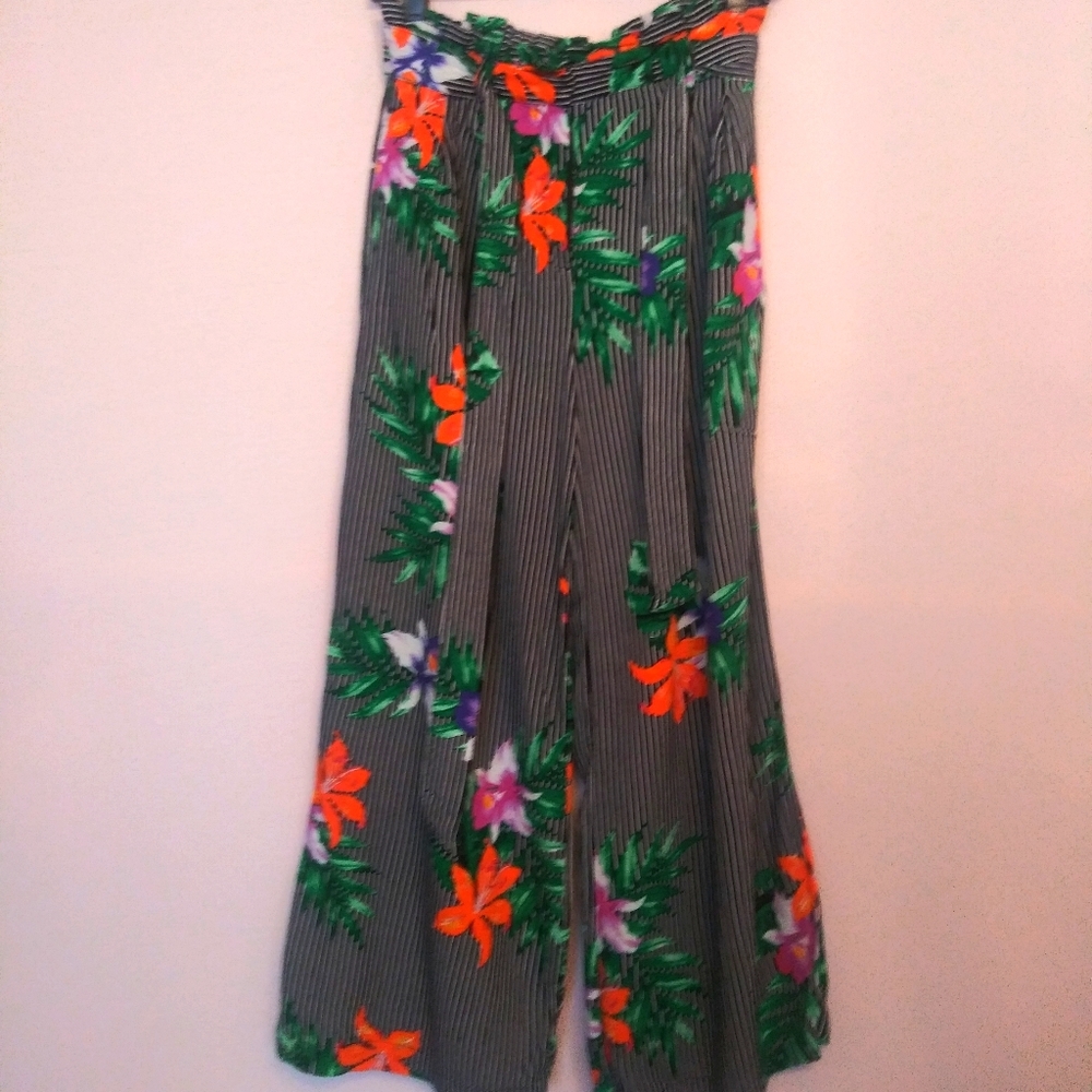 Who What Wear: Wide leg floral & pinstriped pants